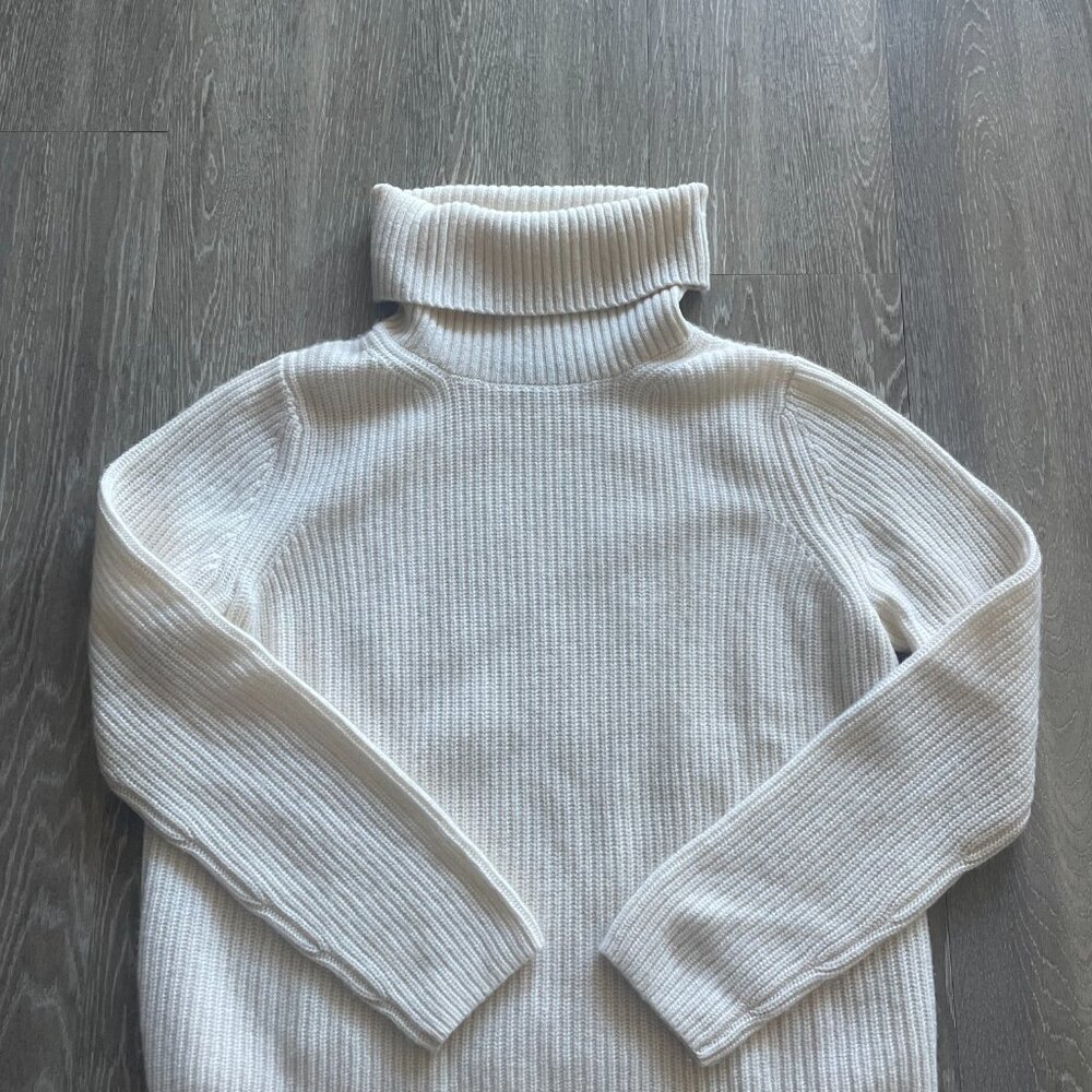 Banana Republic 100% Cashmere sweater - size S